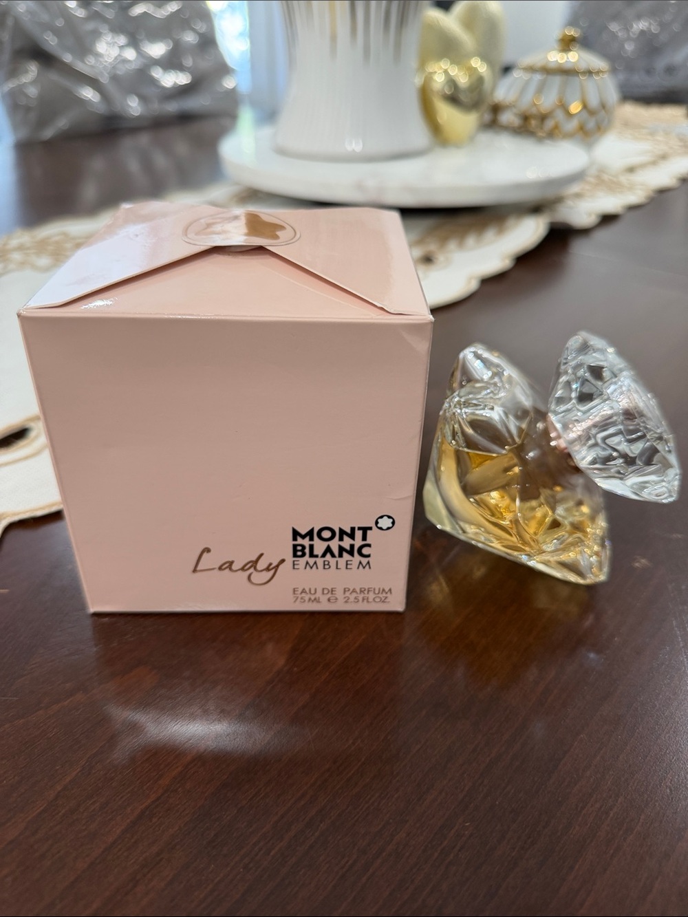 Monthlong Emblem Lady perfume